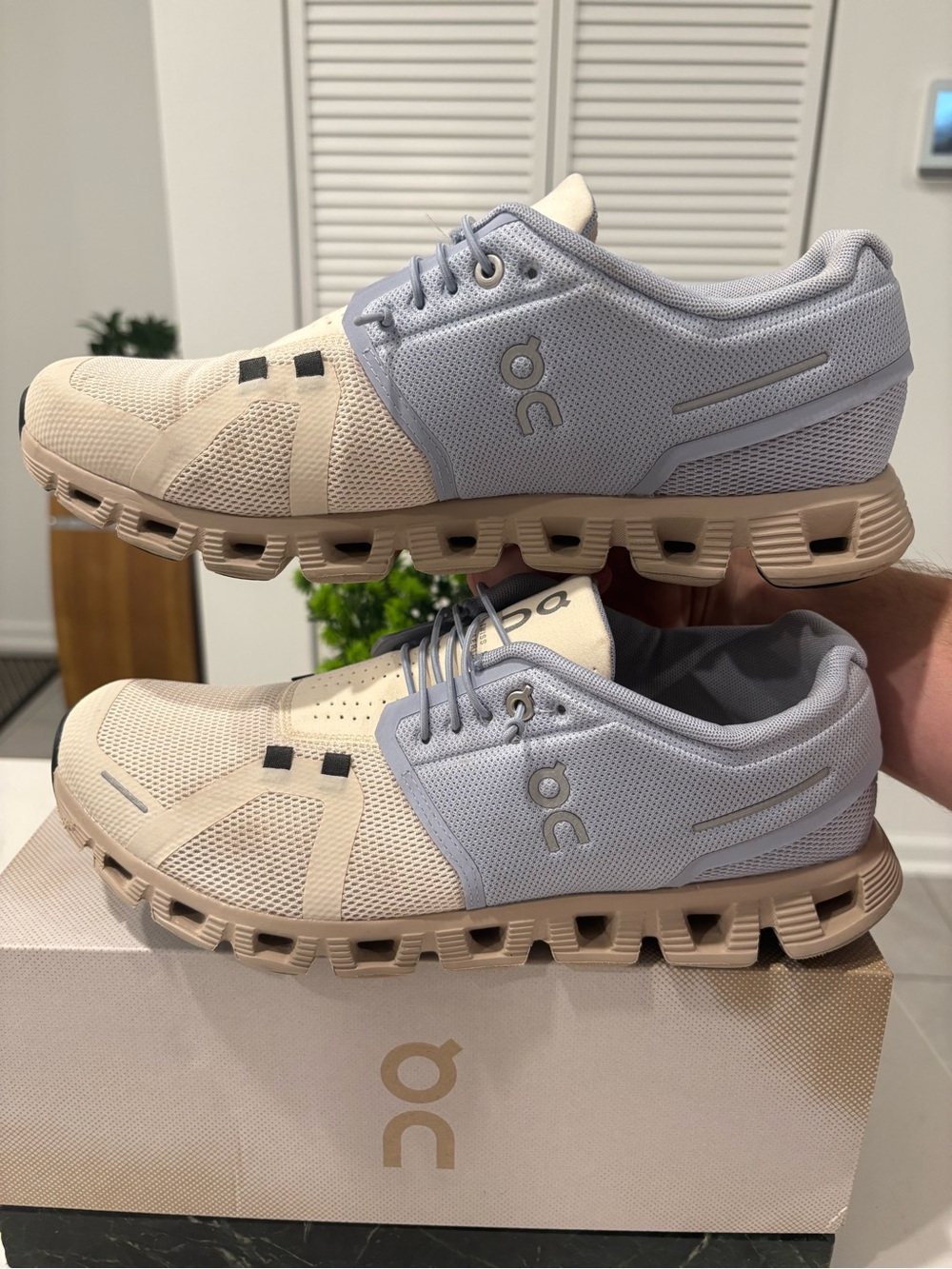On Cloud Cloud 5 Light Blue Cream Beige Womens running shoes size 10.5